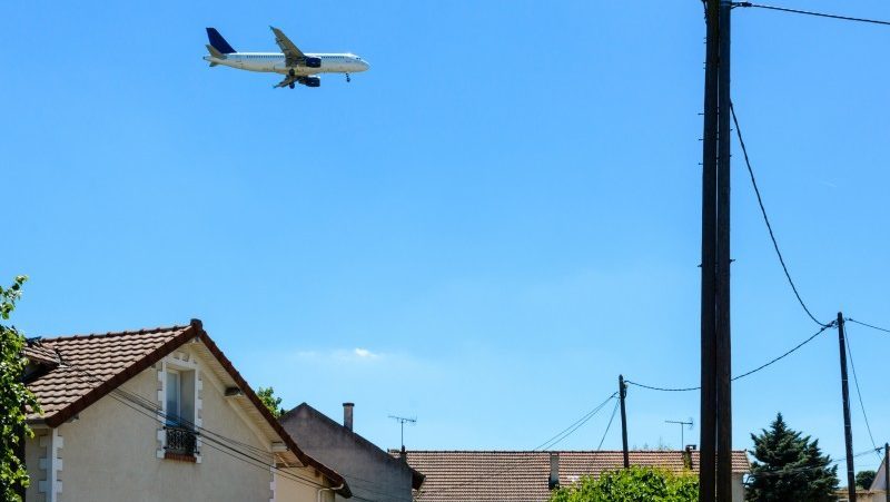 Vue d'un avion dans le ciel