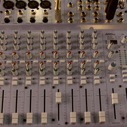 ecole-musique-studio-enregistrement Table de mixage d'un studio d'enregistrement
