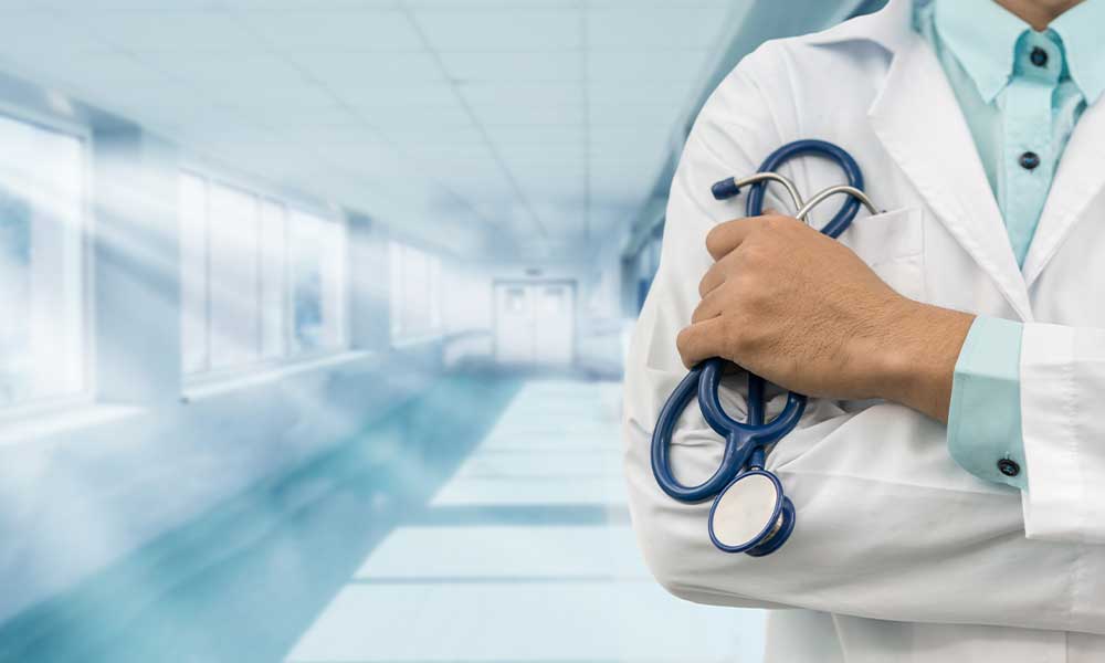 médecin avec un stéthoscope
