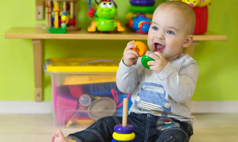 Jeune enfant dans une crèche