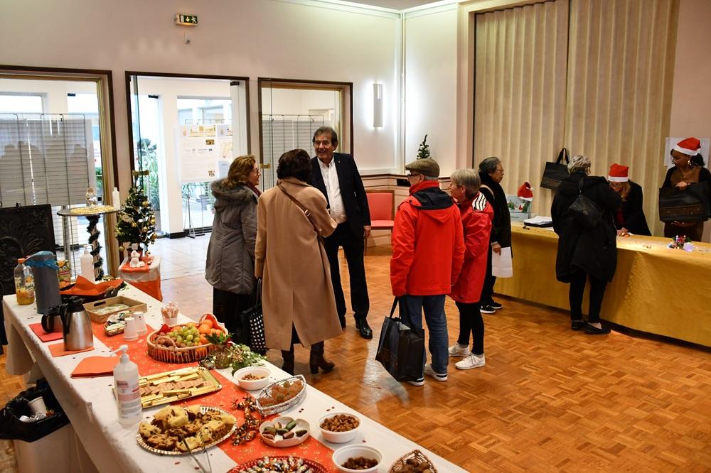 Remise des colis de Noël aux seniors