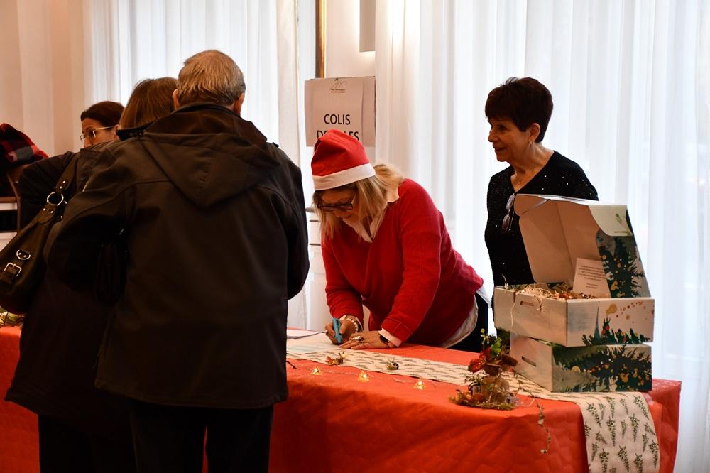 Remise des colis de Noël aux seniors