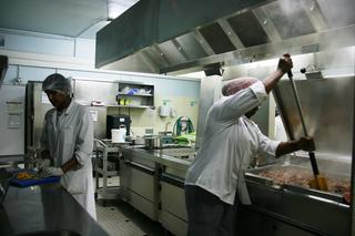 Cuisine de restaurant scolaire