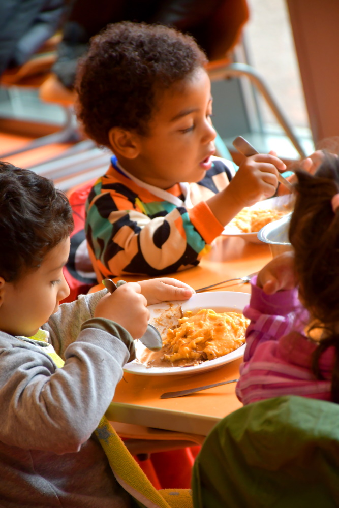 enfants_cantine enfants à la cantine