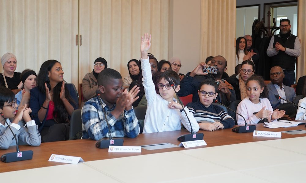 Photo de groupe du conseil municipal des jeunes élu en 2024